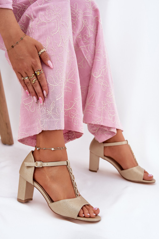 Damessandalen met hoge hakken met versierde hakken van ecoleer gouden kleur Triavera Damessandalen met hoge hakken met versierde hakken van ecoleer gouden kleur Triavera
