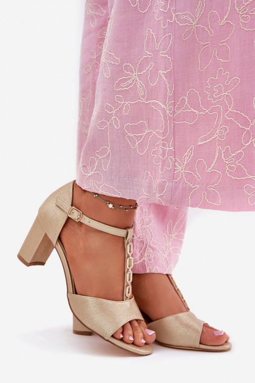 Damessandalen met hoge hakken met versierde hakken van ecoleer gouden kleur Triavera Damessandalen met hoge hakken met versierde hakken van ecoleer gouden kleur Triavera