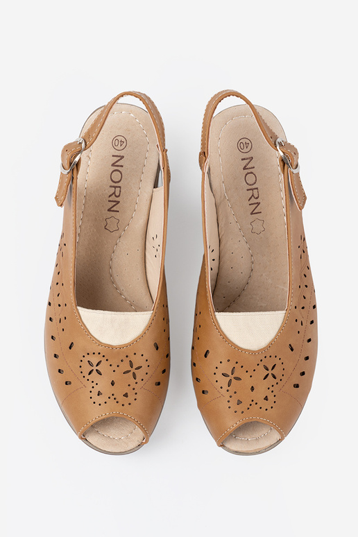 met elementen van opengeInerkt sandalen karmeloIne op een Inig