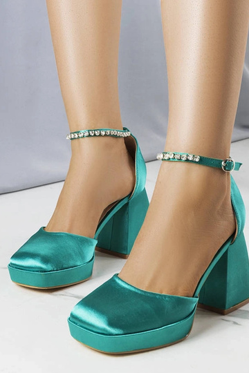 Groene schoenen versierd... 2