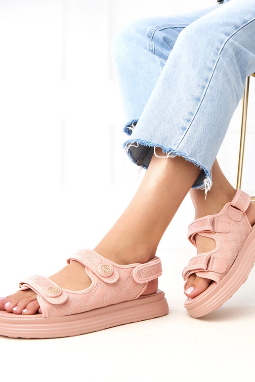 Roze sandalen met verstelbare bandjes... Roze sandalen met verstelbare bandjes...