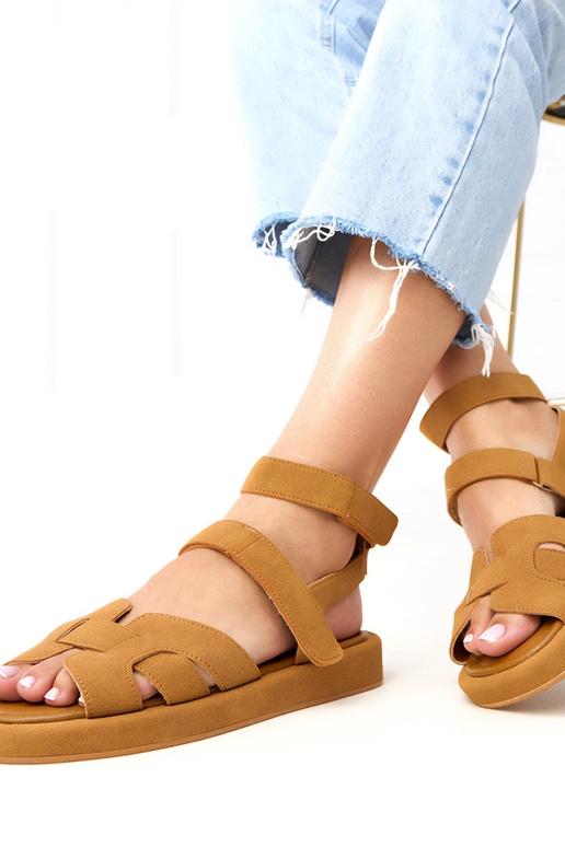 Rode sandalen met sluiting bij de... Rode sandalen met sluiting bij de...