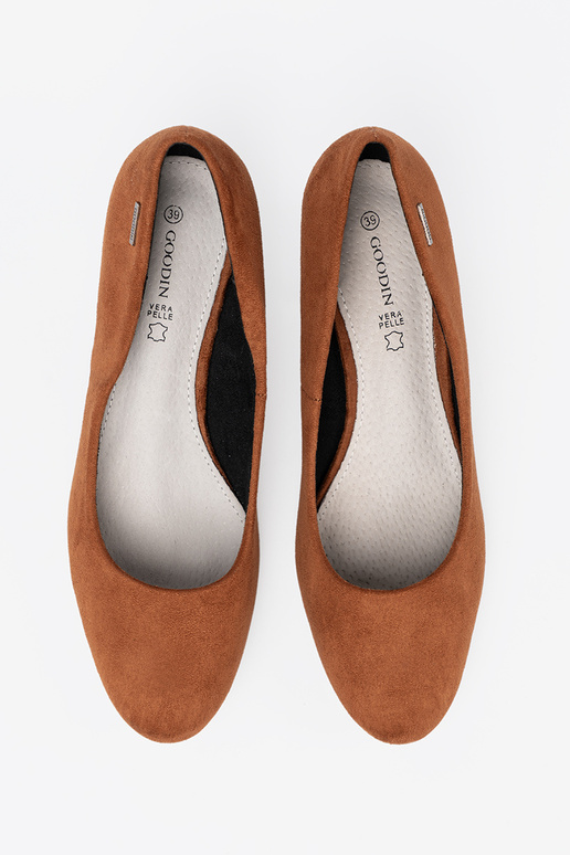 bruine kleur Hoge hakken z ozdobnym zilverm obcasem bruine kleur Hoge hakken z ozdobnym zilverm obcasem