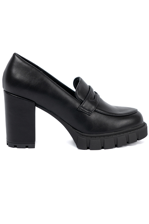 zInart mocassins op de hiel z traperoIną podeszIną