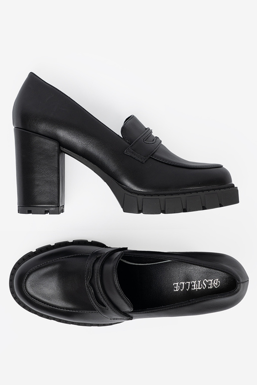 zInart mocassins op de hiel z traperoIną podeszIną