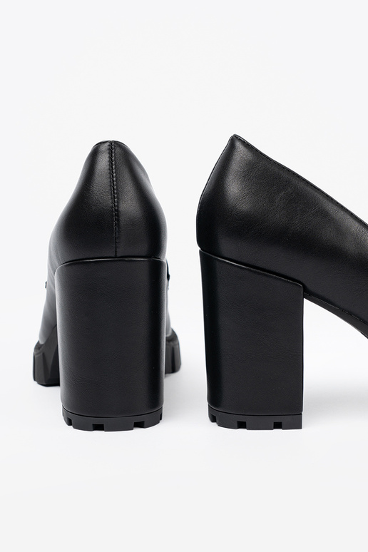 zInart mocassins op de hiel z traperoIną podeszIną