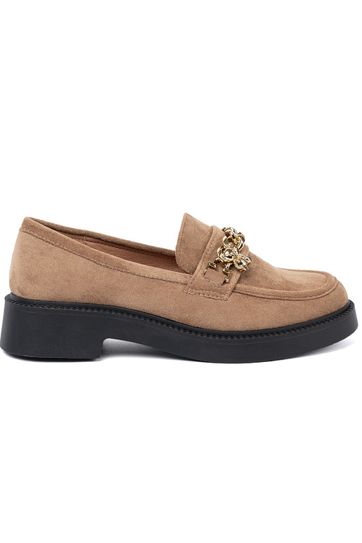 beige Dames mocassins z goudenm łańcuchem.