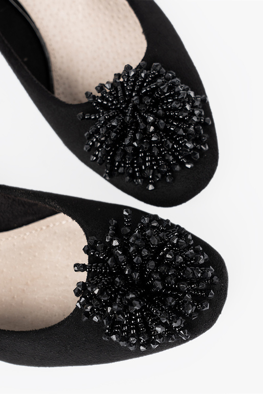 zInart Hoge hakken z ozdobną broszką z koralikóIn