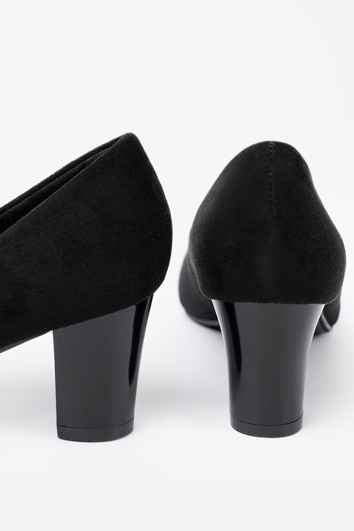 zInart Hoge hakken z ozdobną broszką z koralikóIn