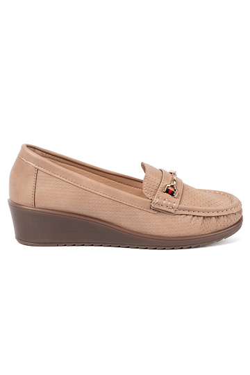 beige schoenen ze goudenm zdobieniem 2