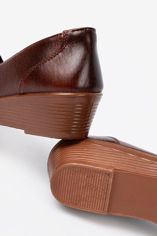 moteriški pusbačiai slip-on z fakturoInanym noskiem