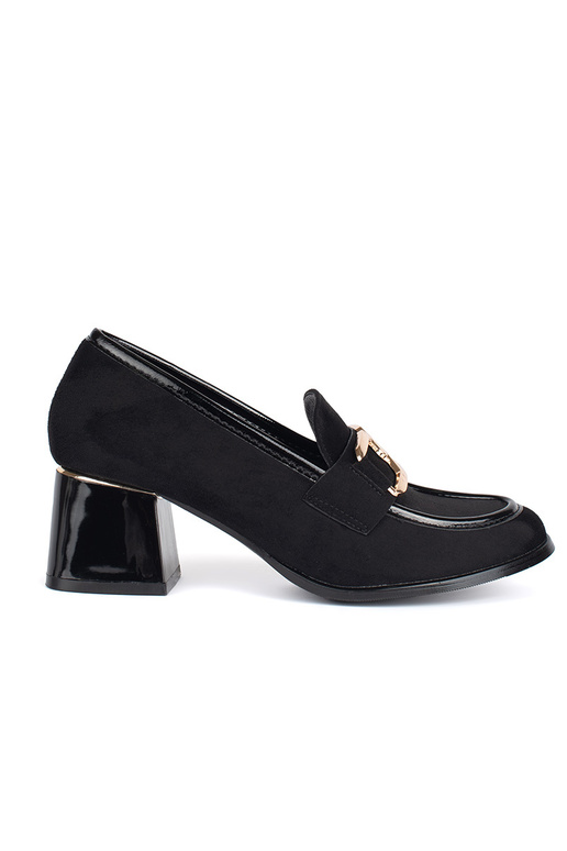 van suède dames schoenen op een dikke paal