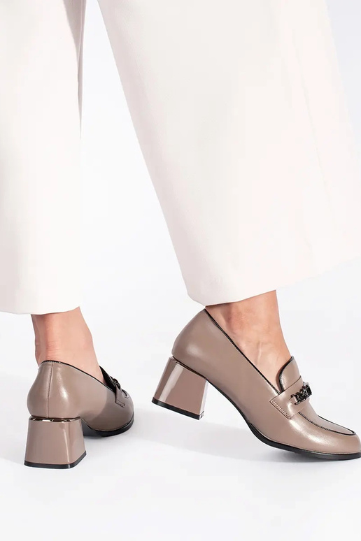 beige dames schoenen op hoge hakken