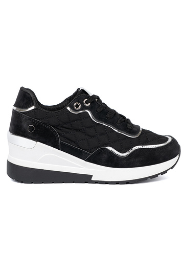 zInart Sneakers model schoenen op een Inig 2