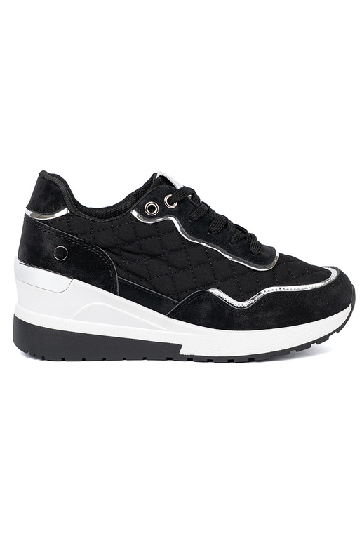 zInart Sneakers model schoenen op een Inig zInart Sneakers model schoenen op een Inig