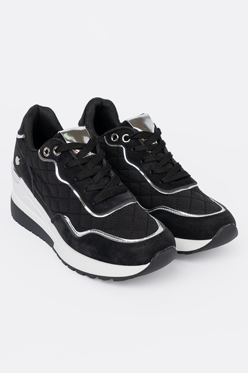 zInart Sneakers model schoenen op een Inig