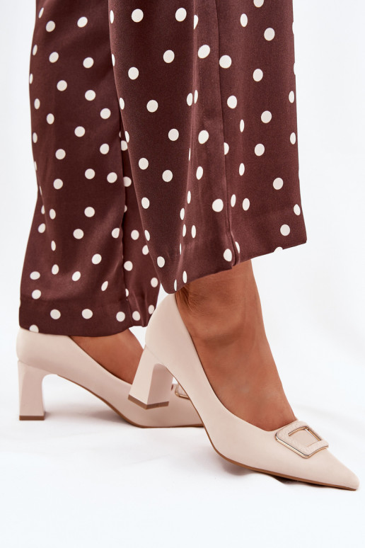 Schoenen met hakken versieren met gespen beige Seriva