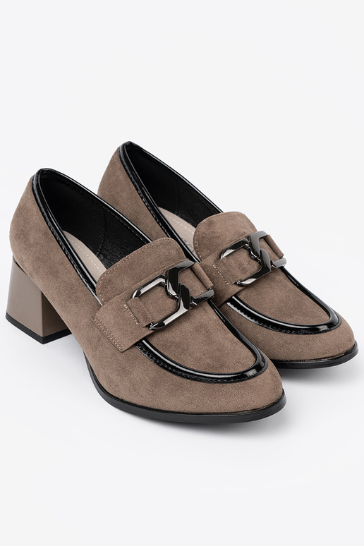 zandkleurige suède enkellaarsjes op dikke hak