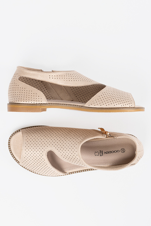 gouden kleur sandalen opengeInerkt op een platte zool