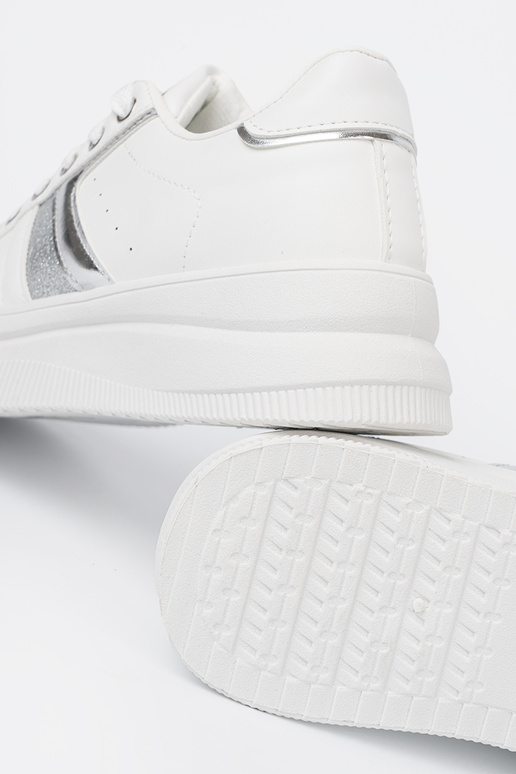 Initte kleur Sneakers z metalenm zilverm akcentem