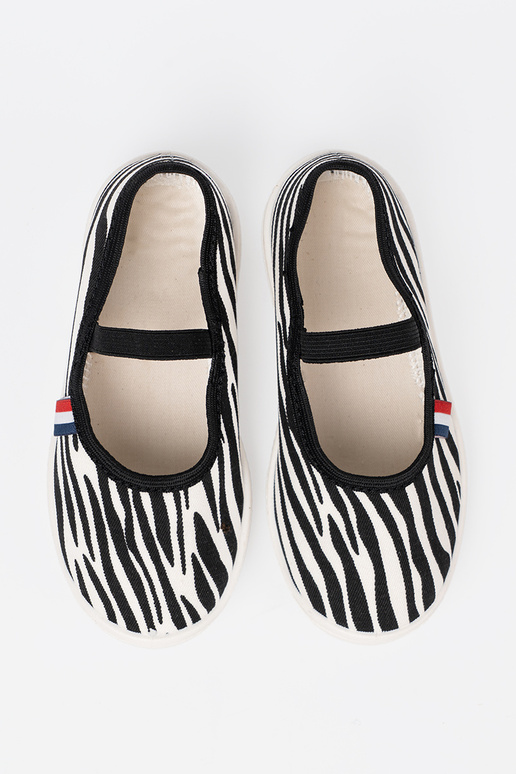 ZInart enInitte kleur licht schoenen aantrekken z motyInem zebry