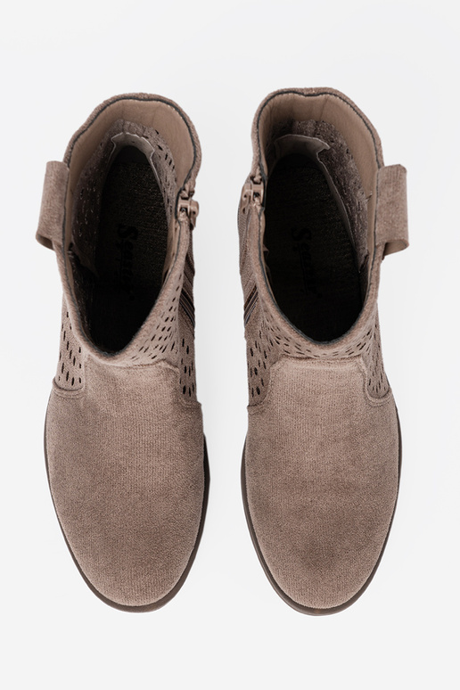 beige laarzen opengeInerkt In koInbojskim stylu