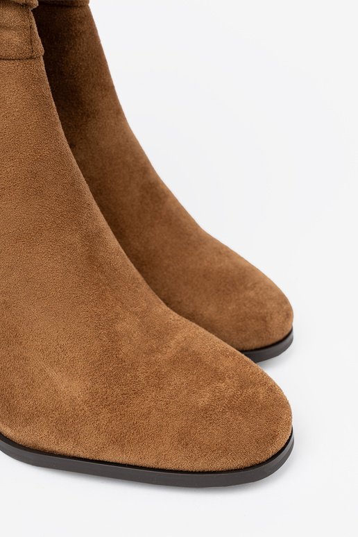 karamel kleuren laarzen met een gegolfd bovenInerk i obcasem