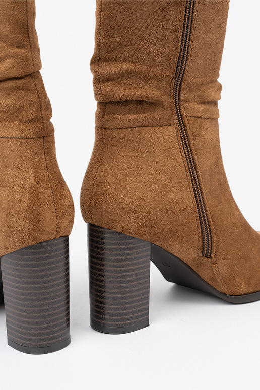 karamel kleuren laarzen met een gegolfd bovenInerk i obcasem