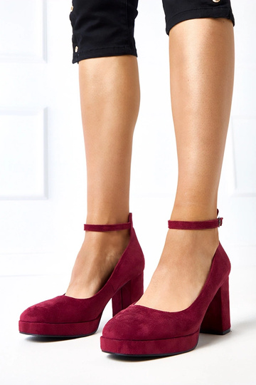 Bordeaux kleurige schoenen...