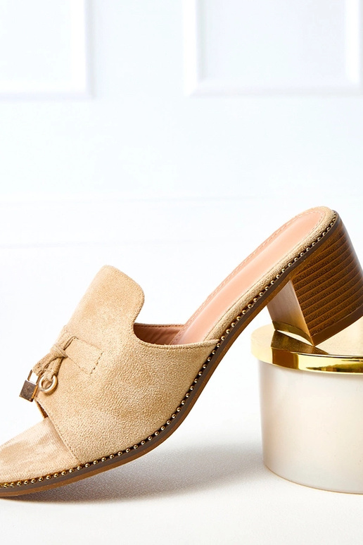 Zandkleurige slippers op hak met...