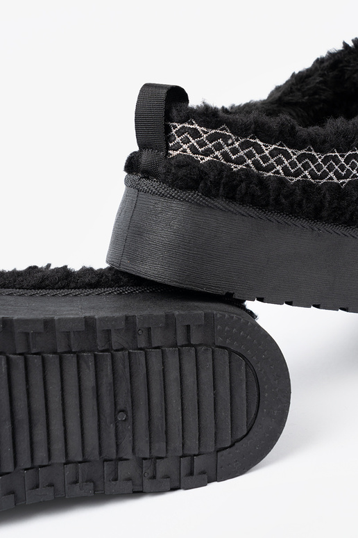 schoenen a'la SnoInboots voor dames In zInarte kleurm kolorze z ozdobnym haftem