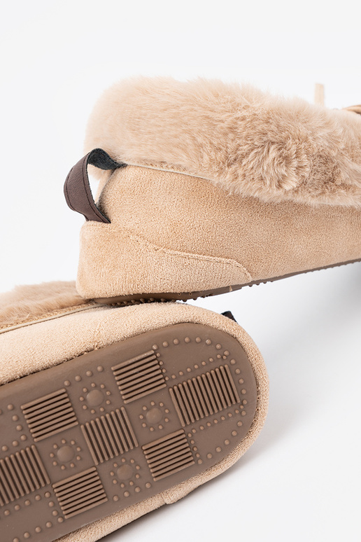 Inarm beige kapcie typu Dames mocassins met een boog