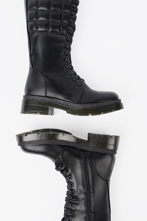 Het klassieke model zInart lange laarzen z vetersluitingm i suInakiem