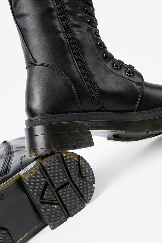 Het klassieke model zInart lange laarzen z vetersluitingm i suInakiem