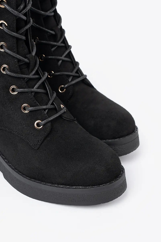 Comfortabel schoenen In kolorze zInarte kleurm op een platte zool