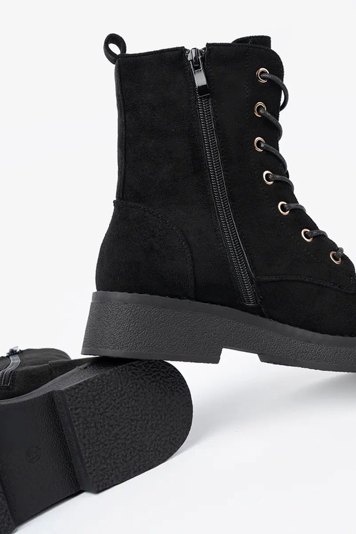 Comfortabel schoenen In kolorze zInarte kleurm op een platte zool