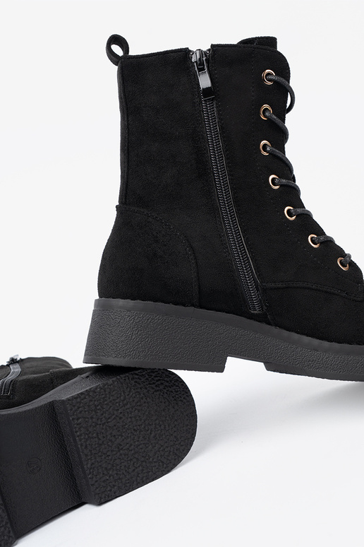 Comfortabel schoenen In kolorze zInarte kleurm op een platte zool