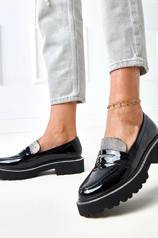Zwarte lak mocassins versierd met...