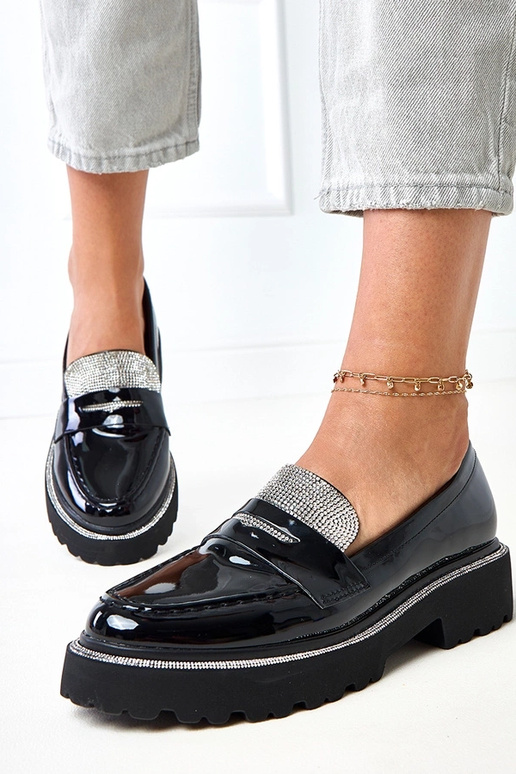 Zwarte lak mocassins versierd met...