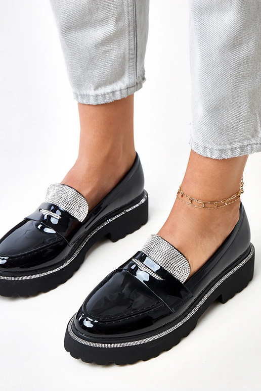 Zwarte lak mocassins versierd met...