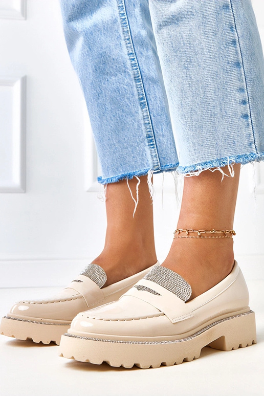 Beige lak mocassins versierd met...