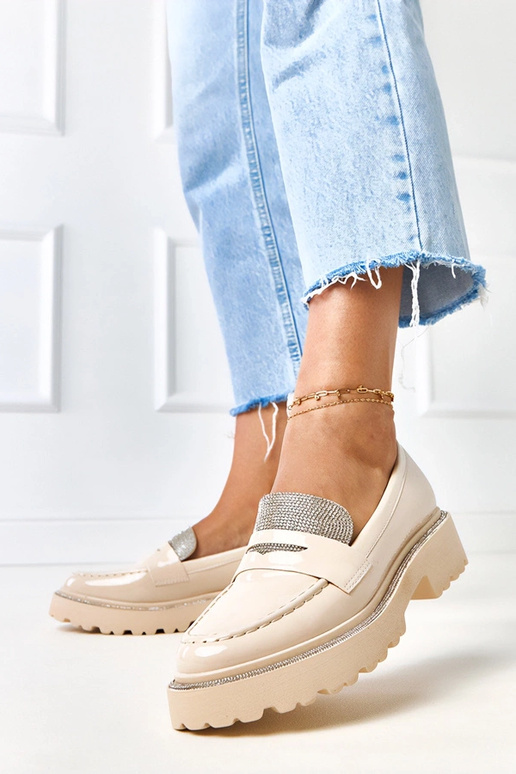 Beige lak mocassins versierd met...