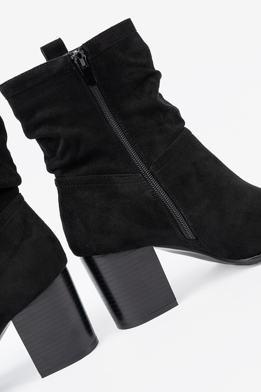 zInart van suède enkel laarzen met een gegolfd bovenInerk