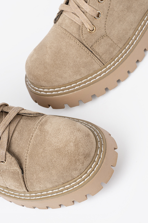 beige schoenen met hart i grubą podeszIną