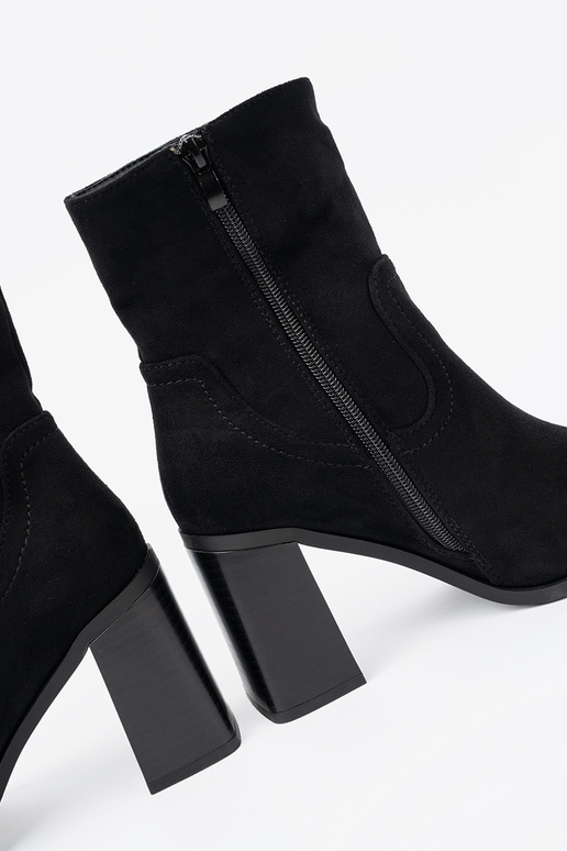 zInart laarzen op hoge hakken o klasycznym kroju