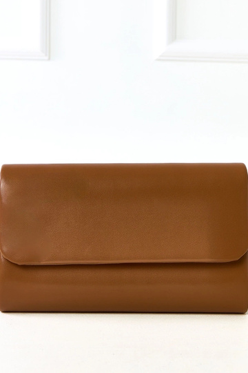 Zandkleurige envelopvormige...