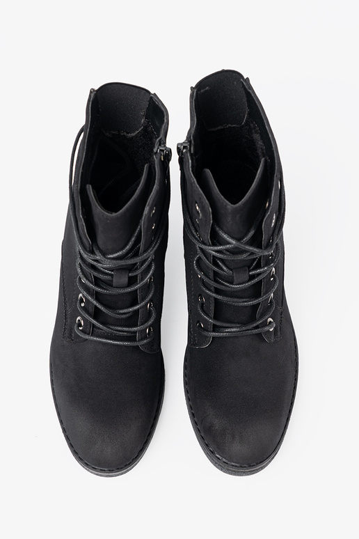 zInart laarzen geregen op een lage hak