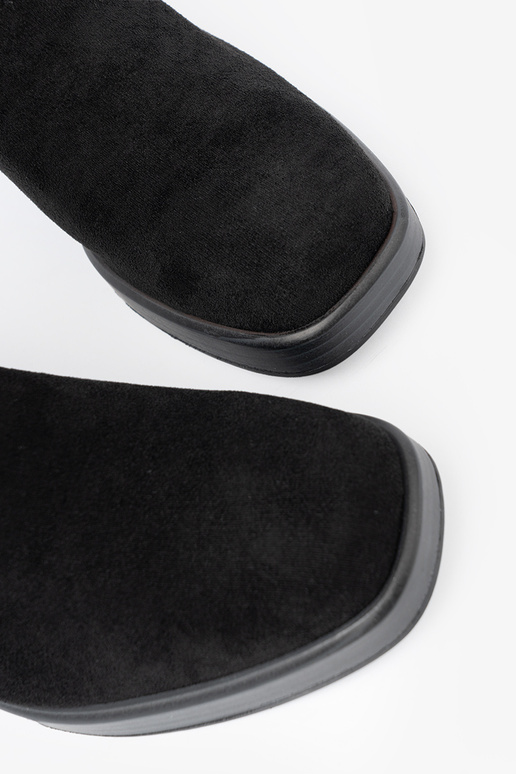 Elegante stijl zInart laarzen op een stabiele paal