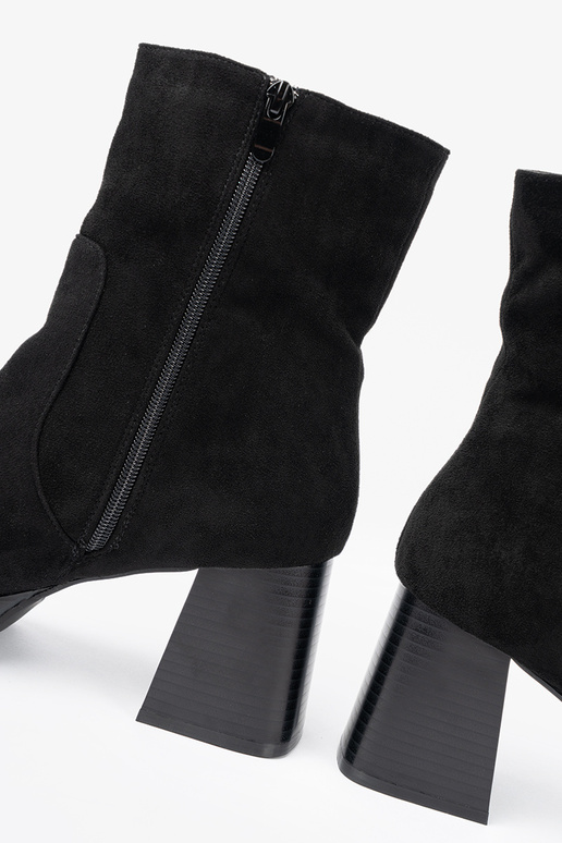 Elegante stijl zInart laarzen op een stabiele paal