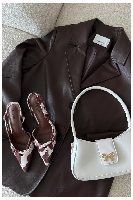 Wit-bruin gekleurde schoenen met open hak en bandjes Wit-bruin gekleurde schoenen met open hak en bandjes